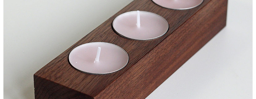 Dřevěný svícen na čajové svíčky